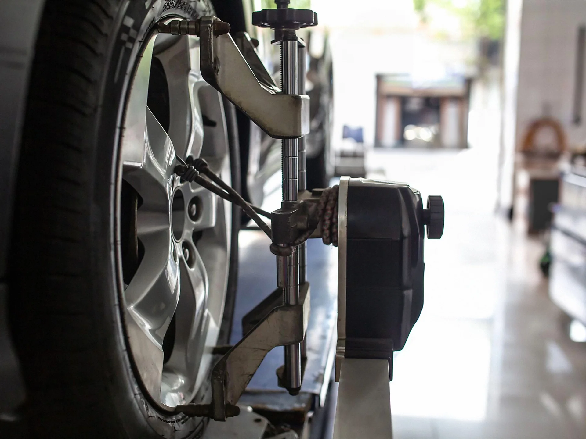 Alignement dans un garage - Service d'alignement des roues | Point S · Pneus et Mécanique Sainte-Catherine